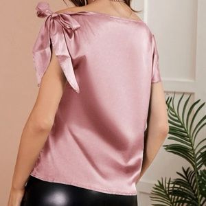 SATIN BLOUSE WITH EGGPLANT COLLAR
